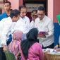 Presiden Jokowi ketika meninjau langsung kegiatan Gerakan Intervensi Serentak Pencegahan Stunting pada Selasa (11/6/2024) yang didampingi Menkes Budi Gunadi Sadikin, Menko PMK Muhadjir Effendy, dan Plt. Gubernur DKI Jakarta Heru Budi Hartono. Foto: Kemenkes