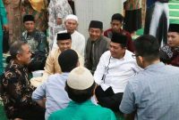 Gubernur Kepulauan Riau H. Ansar Ahmad menyapa hangat warga Kampung Tua Tanjung Sengkuang, Batam, Minggu (30/6/2024). Foto: Diskominfo Kepri