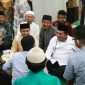 Gubernur Kepulauan Riau H. Ansar Ahmad menyapa hangat warga Kampung Tua Tanjung Sengkuang, Batam, Minggu (30/6/2024). Foto: Diskominfo Kepri