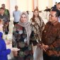 Dalam rangka melihat langsung perkembangan persiapan dan pelaksanaan kegiatan Program Compact II, Chief Executive Officer Milllennium Challenge Corporation (CEO MCC), Ms. Alice Albright,  Direktur Eksekutif MCA-Indonesia II Maurin Sitorus, rombongan Bappenas RI, dan Pemprov Kepri meninjau Pelantar I, Pelantar II, Pelantar Kuning, dan Pasar, pada Kamis (25/7). Foto: Diskominfo Kepri