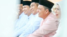 Gubernur Kepulauan Riau H. Ansar Ahmad didampingi Ketua BKMT Provinsi Kepri Hj. Dewi Kumalasari Ansar menghadiri kegiatan Gebyar Muharram 1446 Hijriah yang diselenggarakan di Kabupaten Bintan. Bertempat di Gedung Nasional, Tanjung Uban Kabupaten Bintan, Minggu (14/7/2024). Foto: Diskominfo Kepri