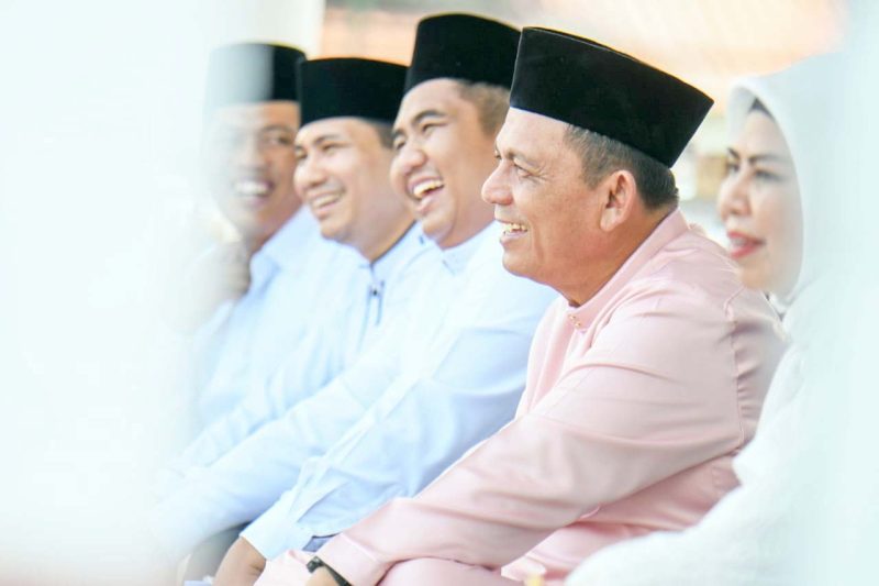 Gubernur Kepulauan Riau H. Ansar Ahmad didampingi Ketua BKMT Provinsi Kepri Hj. Dewi Kumalasari Ansar menghadiri kegiatan Gebyar Muharram 1446 Hijriah yang diselenggarakan di Kabupaten Bintan. Bertempat di Gedung Nasional, Tanjung Uban Kabupaten Bintan, Minggu (14/7/2024). Foto: Diskominfo Kepri