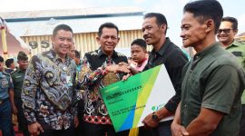 Pemerintah Provinsi Kepulauan Riau selama dipimpin Gubernur Ansar Ahmad terus meningkatkan kepeduliannya terhadap kesejahteraan masyarakat. Salah satunya kepada nasib para nelayan yakni dengan memberikan iuran BPJS Ketenagakerjaan nelayan. Foto: Diskominfo kepri