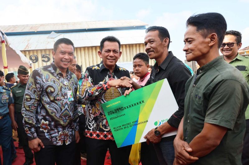 Pemerintah Provinsi Kepulauan Riau selama dipimpin Gubernur Ansar Ahmad terus meningkatkan kepeduliannya terhadap kesejahteraan masyarakat. Salah satunya kepada nasib para nelayan yakni dengan memberikan iuran BPJS Ketenagakerjaan nelayan. Foto: Diskominfo kepri