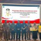 Penyerahan bantuan sosial dari Gubernur Kepri Ansar Ahmad. Foto: Diskominfo Tanjungpinang