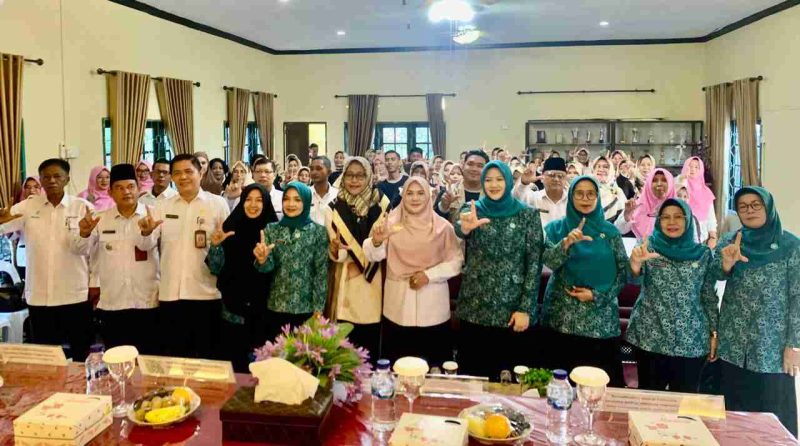 Pembukaan pelatihan Ecoprint, yang digelar Dinas Perpustakaan dan Kearsipan (DPK), di aula kantor Camat Tanjungpinang Timur, Rabu (10/7/2024). Foto: Diskominfo Tanjungpinang