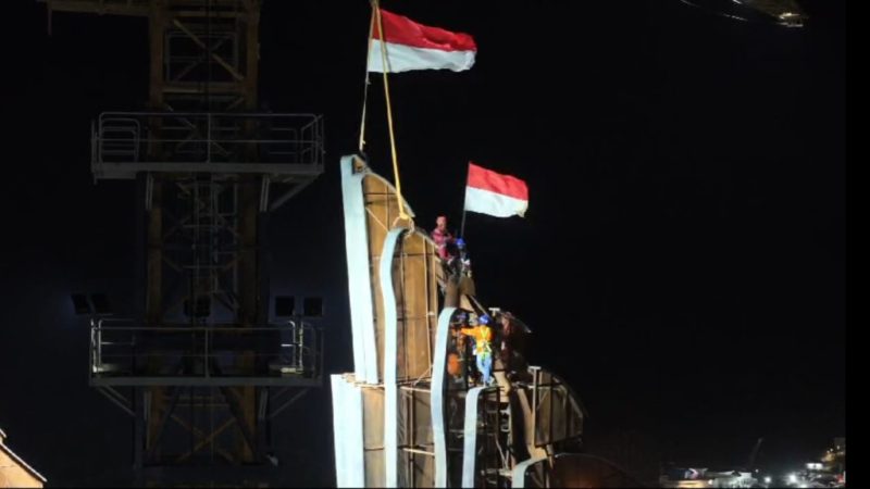 Pemasangan Bilah terkahir Sayap Garuda Kantor Presiden di IKN. Foto: Biro Komunikasi Publik PUPR