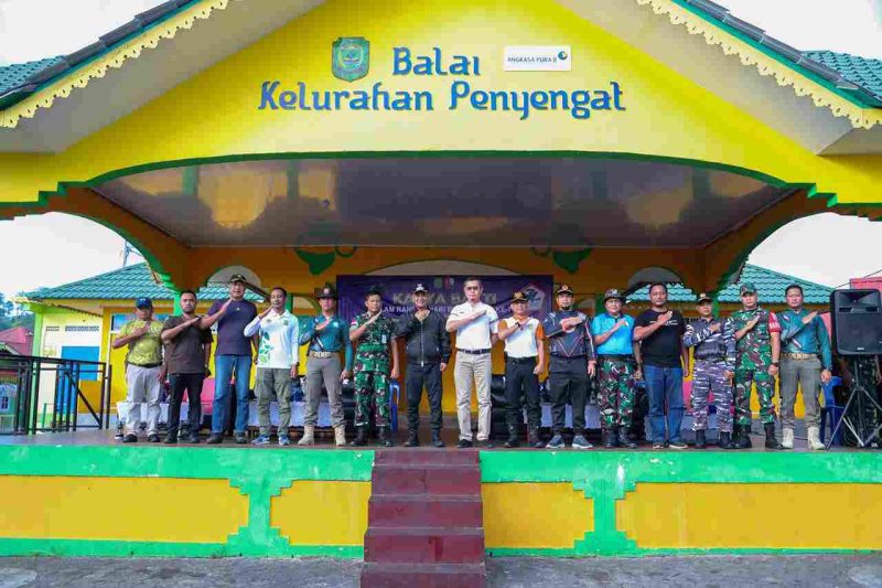 Penjabat (Pj.) Wali Kota Tanjungpinang, Andri Rizal, membuka kegiatan Karya Bakti yang digelar di Pulau Penyengat, Jum'at (19/7/2024). Foto: Diskominfo Tanjungpinang