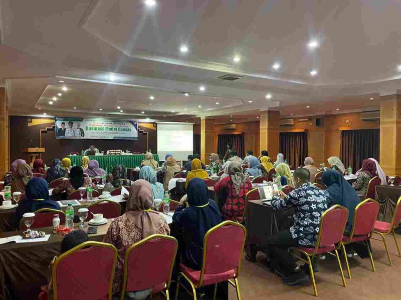 Dinas Perdagangan dan Perindustrian (Disdagin) Kota Tanjungpinang menggelar pelatihan manajemen usaha Business Model Canvas (BMC), di hotel Pelangi, jalan Kuantan, Tanjungpinang. Foto: Diskominfo Tanjungpinang