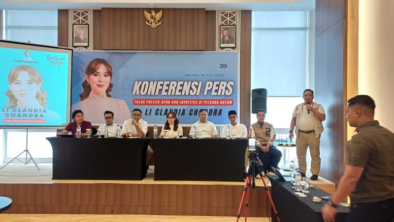 konferensi pers tentang Tolak Politik APBD dan Identitas di Pilkada Batam, di Hotel Aston Pelita, Batam, pada Selasa (16/7/2024). Foto: INIKEPRI.COM