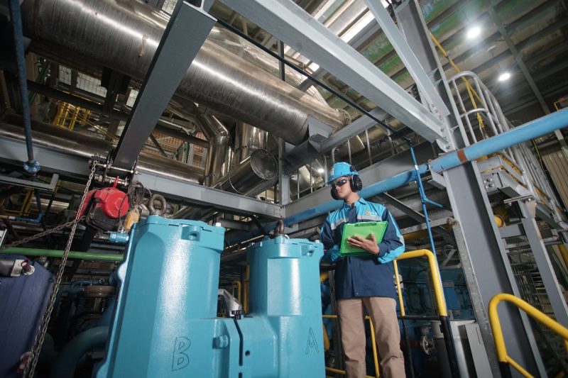 PT PLN Batam bergerak cepat untuk memulihkan gangguan pembangkit listrik yang terjadi di pada Jumat malam (19/7). Foto: PLN Batam untuk INIKEPRI.COM