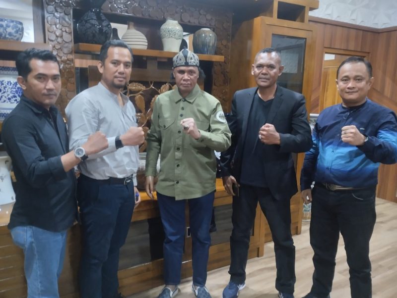 Neko Wesha Paweloy telah resmi ditunjuk sebagai Ketua DPD Grib Jaya Provinsi Kepulauan Riau (Kepri), sementara Emanuel Toba memimpin DPC Grib Jaya Kota Batam. Penunjukan ini dilakukan berdasarkan putusan dari Dewan Pimpinan Pusat (DPP) Grib Jaya yang disampaikan langsung oleh Ketua Umum, Hercules. Foto: INIKEPRI.COM