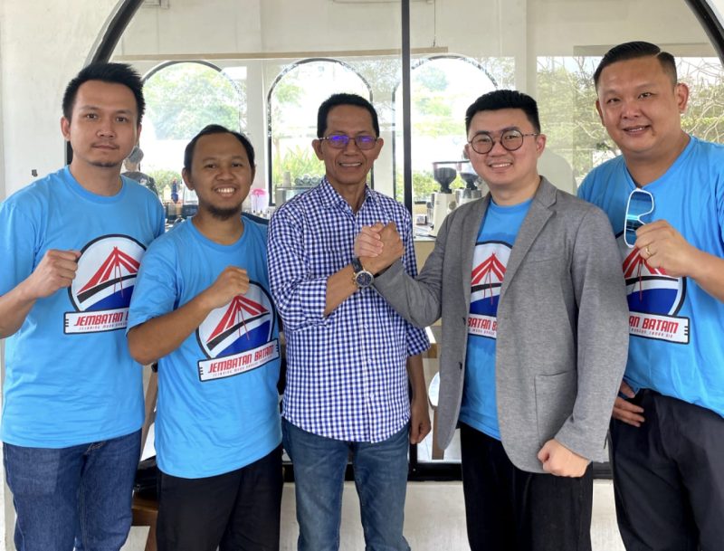 Calon Wali Kota Batam Amsakar Achmad bersama pengurus Jembatan Batam. Foto: INIKEPRI.COM