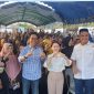 Amsakar Achmad dan Li Claudia Chandra saat menyapa sekitar 700 relawan Anggota DPRD Batam terpilih, Aweng Kurniawan, relawan DPRD Kepri Iman Sutiawan, dan Capt Luther Jansen di RW 05, Kampung Ponjen Tanjung Riau, Sabtu (27/7/2024). Foto: INIKEPRI.COM