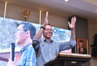 Wakil Wali Kota Batam sekaligus Calon Wali Kota Batam Amsakar Achmad saat menutup rakor dan bimtek Tim Amsakar Achmad. Foto: INIKEPRI.COM