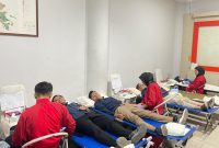 Dalam rangka meningkatkan kepedulian sosial di lingkungan kerja, PT PLN Batam menggelar kegiatan donor darah di Kantor Korporat PLN Batam, Selasa (30/7/2024). Foto: INIKEPRI. COM