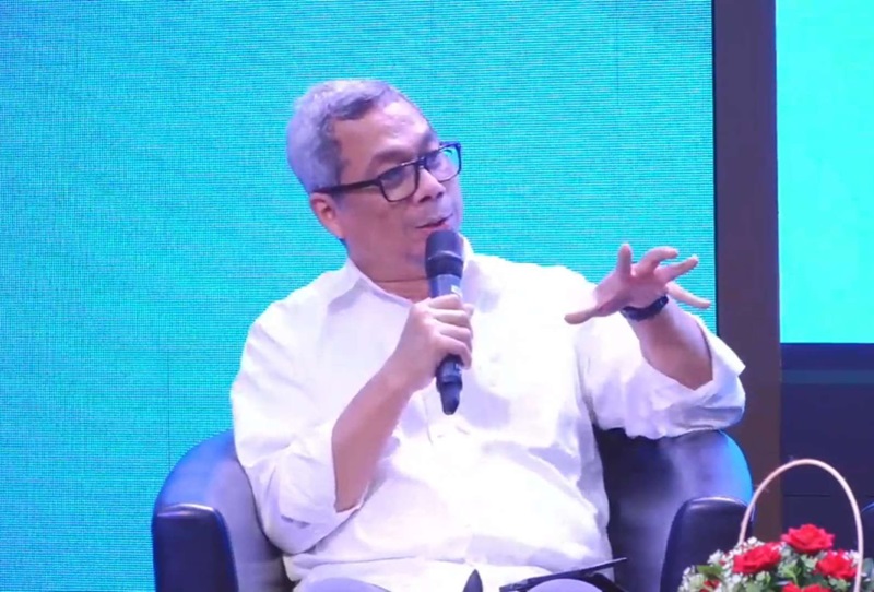 Direktur Jenderal Informasi dan Komunikasi Publik Kemenkominfo, Usman Kansong dalam acara dialog diskusi bertema 'Melindungi Perempuan dan Anak dari Kekerasan Berbasis Daring', LPP RRI berkolabolasi dengan Kementerian PPPA, Kemenkominfo, hingga Polri, di Gedung LPP RRI, Jakarta, Kamis (11/7/2024). Foto: YouTube RRINET