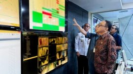 Menteri Komunikasi dan Informatika (Menkominfo), Budi Arie Setiadi, memastikan keamanan siber telah diperkuat di Data Center (DC) Temporer Pusat Data Nasional Sementara (PDNS) Dua, Tangerang Selatan, Provinsi Banten, melalui inspeksi mendadak (sidak) ke lokasi. Foto: Humas Kominfo