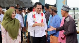 Gubernur Kepulauan Riau H. Ansar Ahmad pada hari keduanya melakukan kunjungan kerja ke Kabupaten Lingga diakhiri dengan mengunjungi Desa Penaah, Rabu (17/7/2024) petang. Foto: Diskominfo Kepri