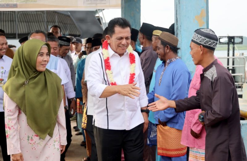 Gubernur Kepulauan Riau H. Ansar Ahmad pada hari keduanya melakukan kunjungan kerja ke Kabupaten Lingga diakhiri dengan mengunjungi Desa Penaah, Rabu (17/7/2024) petang. Foto: Diskominfo Kepri