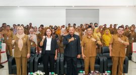 Gubernur Kepulauan Riau H. Ansar Ahmad yang diwakili oleh Sekretaris Daerah Provinsi Kepulauan Riau Adi Prihantara resmi membuka Pelatihan Government Transformation Academy (GTA) yang berlangsung di Ruang Pembelajaran Gedung Wanita Raja Sahila Lt.3 Kantor Pemberdayaan Perempuan dan KB Kepri, Dompak, Tanjungpinang, Senin (15/7/2024). Foto: Diskominfo Kepri