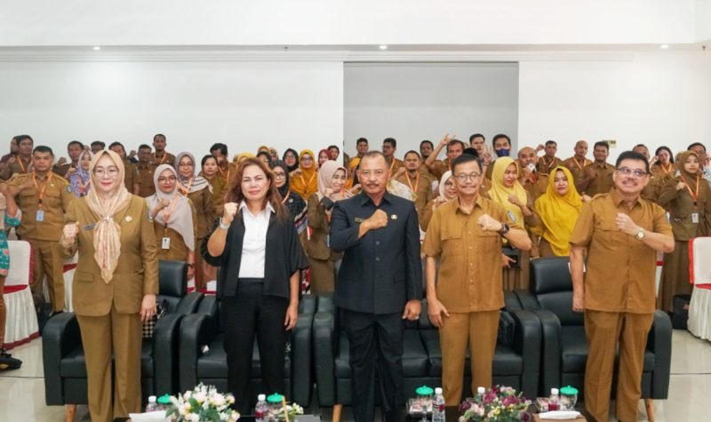 Gubernur Kepulauan Riau H. Ansar Ahmad yang diwakili oleh Sekretaris Daerah Provinsi Kepulauan Riau Adi Prihantara resmi membuka Pelatihan Government Transformation Academy (GTA) yang berlangsung di Ruang Pembelajaran Gedung Wanita Raja Sahila Lt.3 Kantor Pemberdayaan Perempuan dan KB Kepri, Dompak, Tanjungpinang, Senin (15/7/2024). Foto: Diskominfo Kepri