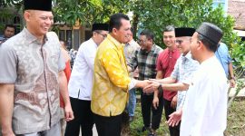 Gubernur Kepulauan Riau Ansar Ahmad disambut antusias saat melakukan silaturahmi dengan masyarakat Perumahan KDA RW 005/RT 003, Kelurahan Belian, Kecamatan Batam Kota, Minggu (21/7/2024). Foto: Diskominfo Kepri