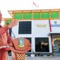 Gubernur Kepulauan Riau, H. Ansar Ahmad, bersama Ketua TP-PKK Provinsi Kepulauan Riau, Hj. Dewi Kumalasari Ansar, meresmikan Gedung Instalasi Farmasi milik Dinas Kesehatan Provinsi Kepulauan Riau di Kawasan Ibukota Provinsi Kepri, Tanjungpinang, Senin (15//7/2024). Foto: Diskominfo Kepri