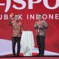 Menteri Hukum dan HAM Yasonna Hamonangan Laoly (kiri), dan Direktur Jenderal Imigrasi, Silmy Karim (kanan) dalam launching Desain Baru Paspor R di Jakarta, Sabtu (17/8/2024). Foto: Humas Ditjen Imigrasi.

