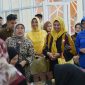 Sekretaris Jenderal Dewan Kerajinan Nasional Ir. Reni Yanita, M.Si dan Ketua Dekranasda Kepulauan Riau, Dewi Kumalasari Ansar menghadiri Rapat Kerja Daerah (Rakerda) Dewan Kerajinan Nasional Daerah (Dekranasda) Provinsi Kepulauan Riau Tahun 2024. Foto: Diskominfo Kepri