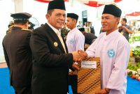 Gubernur Kepulauan Riau, H Ansar Ahmad SE MM memberikan apresiasi terhadap kreatifitas Warga Binaan Lembaga Pemasyarakatan (Lapas) Klas IIA Tanjungpinang dan berjanji akan memberikan ruang pemasyarakatan produk yang dihasilkan. Foto: Diskominfo Kepri
