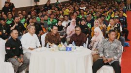 Gubernur Kepulauan Riau (Kepri) Ansar Ahmad kembali bersilaturahmi dengan ribuan mitra transportasi online dalam sebuah acara yang berlangsung di Ballroom Restoran Golden Prawn, Kelurahan Tanjung Buntung, Kecamatan Bengkong, Kota Batam, Selasa (6/8/2024) malam. Foto: Diskominfo Kepri