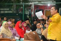 Gubernur Kepulauan Riau H. Ansar Ahmad dan rombongan yang terdiri dari Tim Percepatan Pembangunan, Pejabat Fungsional Utama dan beberapa Kepala OPD disambut dengan antusias oleh ratusan masyarakat perumahan Batu Aji Permai RW 04 Sagulung, ketika bersilaturahmi ke perumahan tersebut pada Senin (26/8/2024). Foto: Diskominfo Kepri