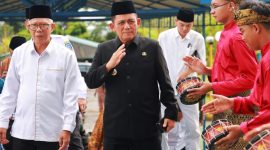 Gubernur Ansar dalam acara Peningkatan Iman dan Taqwa Warga SMA Negeri 2 Tanjungpinang yang dilaksanakan di Masjid Raya Nur Ilahi, Dompak, pada Rabu (14/8/2024). Foto: Diskominfo Kepri
