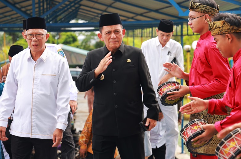 Gubernur Ansar dalam acara Peningkatan Iman dan Taqwa Warga SMA Negeri 2 Tanjungpinang yang dilaksanakan di Masjid Raya Nur Ilahi, Dompak, pada Rabu (14/8/2024). Foto: Diskominfo Kepri