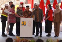 Wapres Ma'ruf Amin bersama beberapa menteri dari Kabinet Indonesia Maju dan pejabat PUPR saat groundbreaking pembangunan Istana Wakil Presiden di Kawasan Inti Pusat Pemerintahan (KIPP) Ibu Kota Nusantara (IKN), Kalimantan Timur pada Senin (12/8/2024). Foto: Biro Komunikasi Publik PUPR