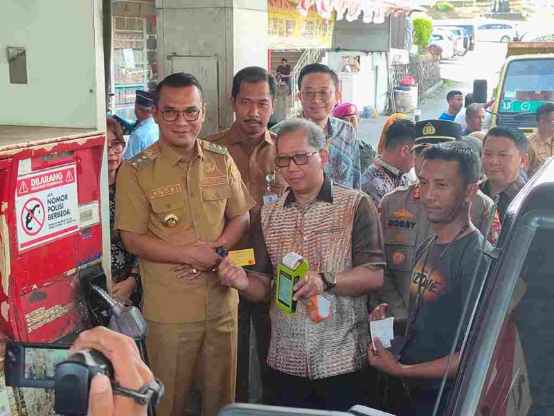 Pemerintah Kota Tanjungpinang melalui Dinas Perdagangan dan Perindustrian (Disdagin) melaunching penggunaan fuel card Bukopin di SPBU Batu 10 Tanjungpinang, Senin (5/8/2024). Foto: Diskominfo Tanjungpinang