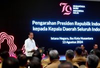 Presiden Joko Widodo memberikan pengarahan kepada para gubernur, bupati, dan wali kota di Istana Negara, Ibu Kota Nusantara, Provinsi Kalimantan Timur pada Selasa, 13 Agustus 2024. Foto: BPMI Setpres/Muchlis Jr