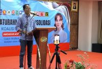 Amsakar Achmad di Silaturahmi dan Konsolidasi Partai Politik pengusungnya bersama Li Claudia Chandra. Foto: INIKEPRI.COM