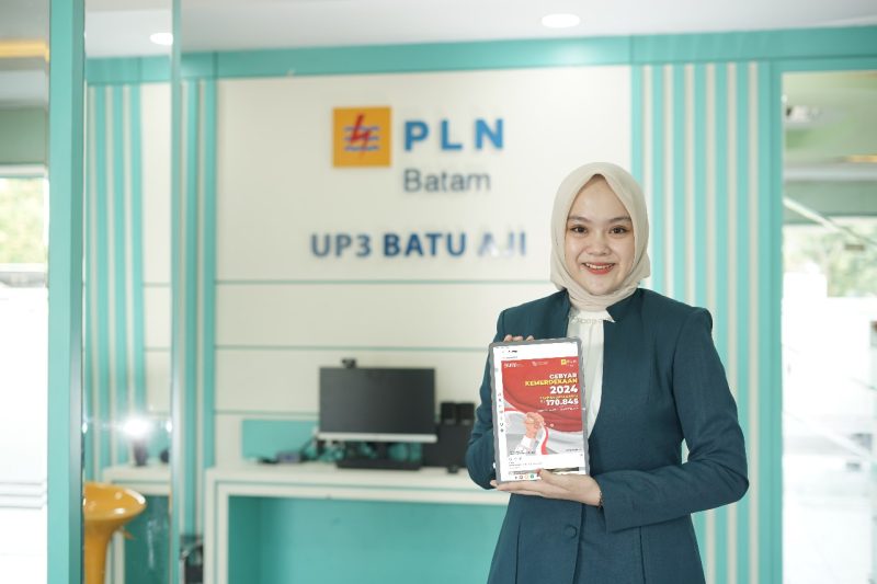 PT PLN Batam memeriahkan peringatan kemerdekaan Republik Indonesia ke-79 dengan memberikan layanan spesial untuk pelanggan. Foto: PLN Batam untuk INIKEPRI.COM