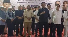 Muhammad Rudi saat mendeklarasikan dirinya bersama relawannya mendukung Amsakar Achmad dan Li Claudia Chandra di Pilwako Batam 2024. Foto: INIKEPRI.COM