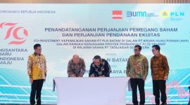 Dalam langkah strategis untuk mewujudkan komitmen PLN Batam mendukung Transformasi PLN sekaligus mendukung Indonesia untuk mencapai Net Zero Emission (NZE) pada tahun 2060, PT PLN  Batam melakukan Penandatanganan Perjanjian Pemegang Saham dan Perjanjian Pendanaan Ekuitas dengan PT Aruna Cahaya Pratama, di Radisson Hotel, Batam, (7/8/2024). Foto: PLN Batam untuk INIKEPRI.COM