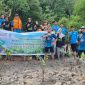 PT PLN Batam menanam 1.000 pohon mangrove bersama Forum Peduli Lingkungan Kota Batam dan Citra Mas dalam rangka peringatan Hari Konservasi Alam Nasional (HKAN) tahun 2024 di sekitar Kawasan Mangrove Nongsa, Sabtu (10/8/2024). Foto: PLN Batam untuk INIKEPRI.COM