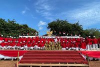 membuka kegiatan lomba acara jelang Pembukaan sambut hari kemerdekaan Republik Indonesia yang ke-79 di Lapangan Sepak Bola Pulau Terong, Selasa (13/8/2024). Foto: INIKEPRI.COM