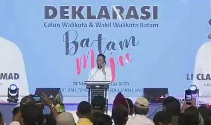 Momen ketua umum Partai NasDem Surya Paloh menelepon Amsakar Achmad. Foto: INIKEPRI.COM