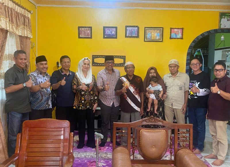 Cen Sui Lan-Jarmin Sidik saat di rumah salah satu tokoh Natuna. Foto: INIKEPRI.COM