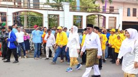 Pasangan Cen Sui Lan-Jarmin Sidik (Cermin) resmi mendaftarkan diri sebagai calon Bupati dan Wakil Bupati Natuna di kantor Komisi Pemilihan Umum (KPU) Natuna, Jalan Pramuka, Kecamatan Bunguran Timur, Kamis (29/8/2024). Foto: INIKEPRI.COM