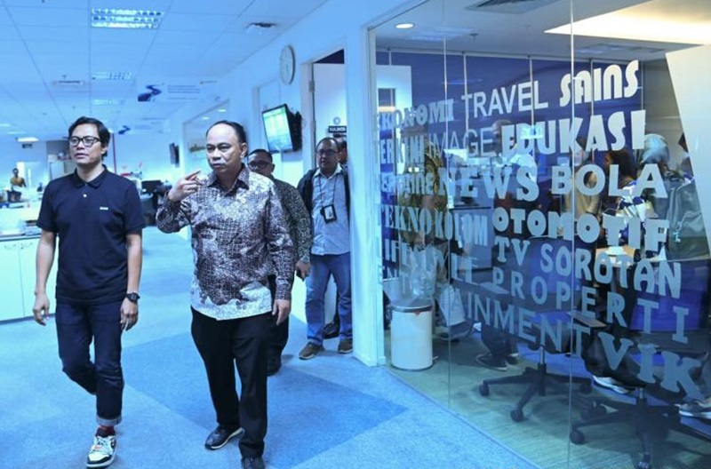 Menteri Komunikasi dan Informatika (Menkominfo), Budi Arie Setiadi, dalam kunjungannya ke Redaksi kompas.com di Menara Kompas, Palmerah, Jakarta, pada Kamis (29/8/2024). Foto: Humas Kominfo
