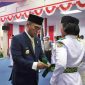 Pemko Tanjungpinang mengukuhkan Pasukan Pengibar Bendera Pusaka (Paskibraka) tingkat Kota Tanjungpinang yang berlangsung di Aula Sultan Sulaiman Badrul Alamsyah Lantai III Kantor Wali kota Tanjungpinang Senggarang, Kamis (15/8/2024). Foto: Diskominfo Tanjungpinang