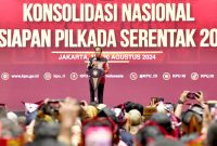 Presiden Joko Widodo menghadiri Rapat Konsolidasi Nasional dalam rangka Kesiapan Pemilihan Kepala Daerah (Pilkada) Tahun 2024, yang digelar di Jakarta Convention Center (JCC), Senayan, Jakarta, pada Selasa, 20 Agustus 2024. Foto: BPMI Setpres/Rusman
